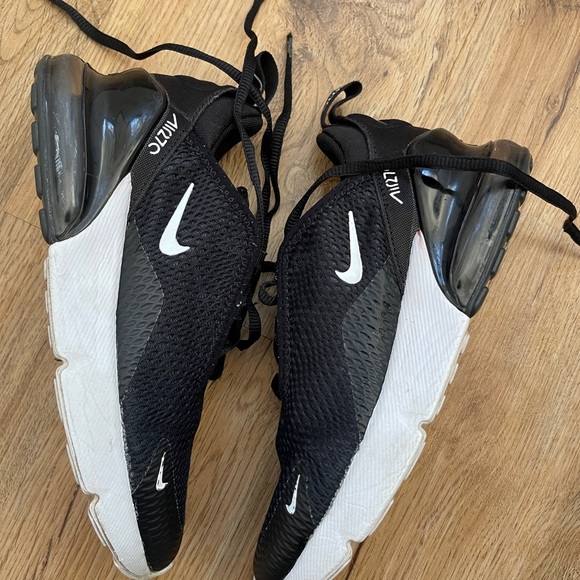 Nike Air Max 270 - Picture 2 of 16